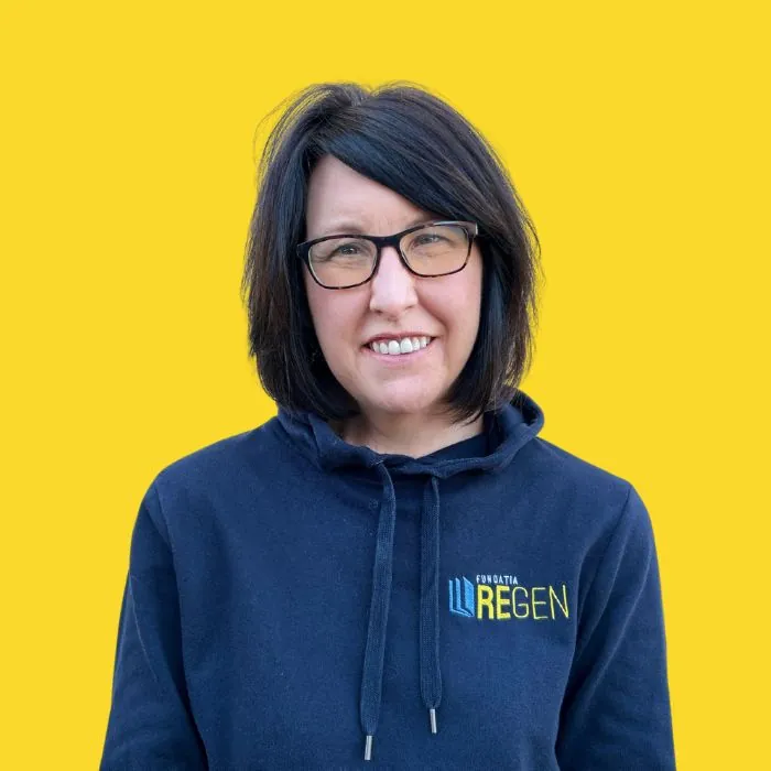 Kyle Groza manager birou Echipa Fundatia REGEN Kyle Groza manager birou Echipa Fundatia REGEN