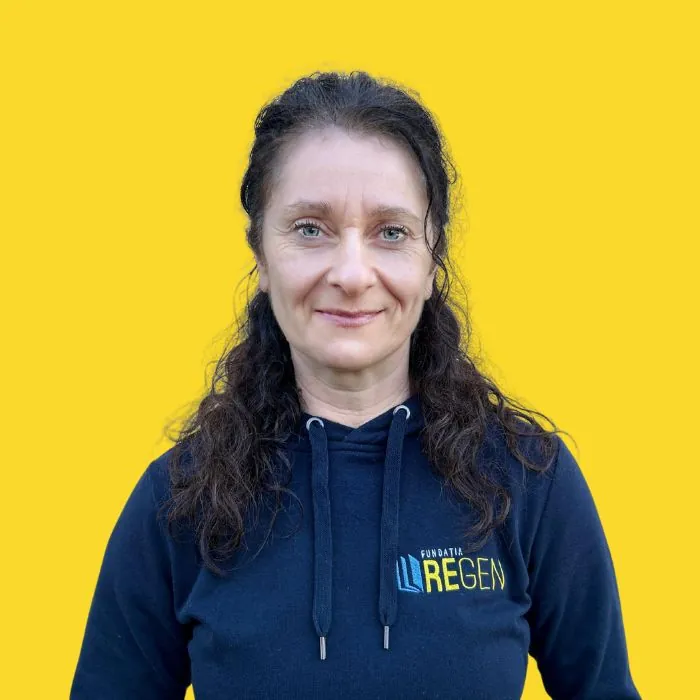 Mirela Robu mentor Echipa Fundatia REGEN Kyle Groza manager birou Echipa Fundatia REGEN