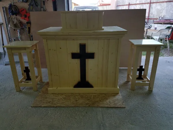 Mobilier bisericesc realizat de Fundatia REGEN Atelier tamplarie